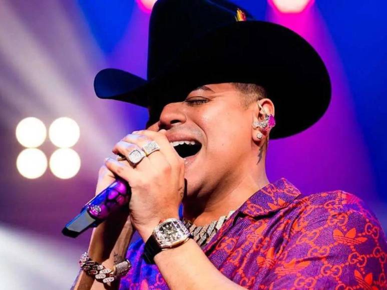Desde hace varios meses se ha especulado que el polémico cantante podría emprender su carrera musical en solitario tal y como lo han hecho muchos cantantes de regional mexicano.