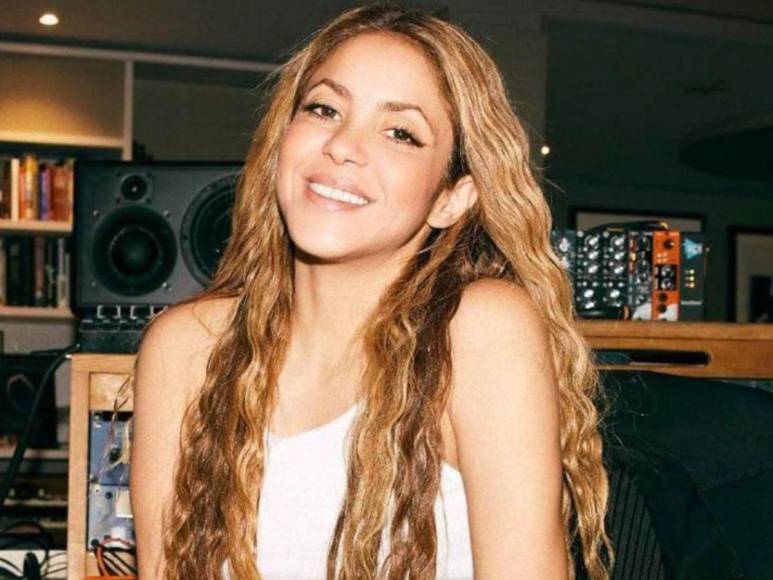 Desde que se oficializó su ruptura con Gerard Piqué Shakira no ha parado. Nuevas canciones, desfiles, cenas, viajes y, ahora, una escapada a Puerto Rico en la que Rauw Alejandro ha ejercido de guía en su tierra natal.