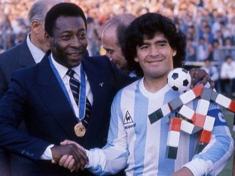 Mundialmente conocida fue la rivalidad entre Pelé y Maradona, los dos mejores jugadores de la historia. Declaraciones de uno y otro alargaron el distanciamiento que tuvieron, en los últimos años mitigado. Después se pudo ver a los dos juntos y en actitud cordial.