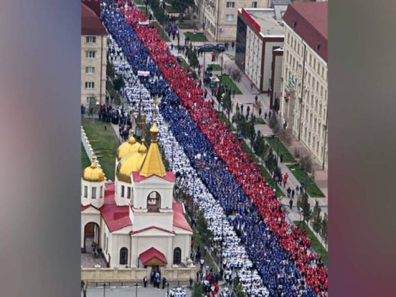Más de 100,000 personas concurrieron a la celebración pública del cumpleaños de Putin.