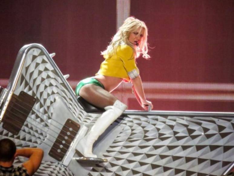 Britney también recuperó su esbelto cuerpo gracias a las rutinas de baile que realiza en su exitosa residencia en Las Vegas: 'Piece of Me'.