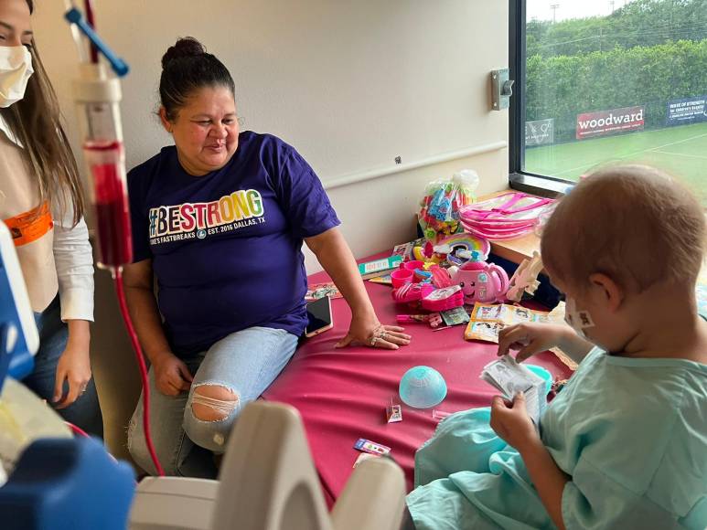 La mujer hondureña vive desde hace 18 años en Louisiana y desde febrero de 2023 su hija fue diagnosticada con leucemia.