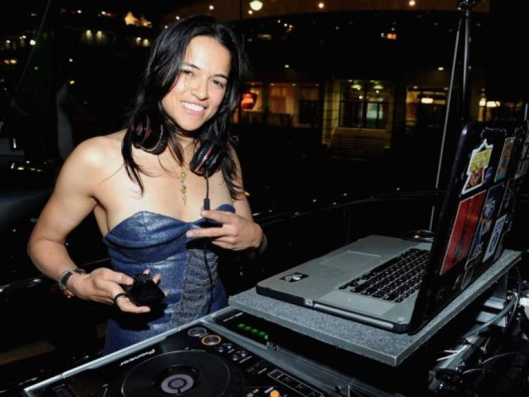 ¡Es DJ! Michelle ha sido la encargada del entretenimiento musical en varias ocasiones, como en una fiesta celebrada en el Festival de Cine de Cannes en 2012. Respecto a esto la actriz dijo 'No hay secreto, sólo te llega. Está ahí, es una mutación anormal en tí y lo haces.' expresó para el portal Page Six.<br/>