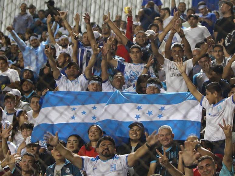 Aficionados hondureños abarrotaron el estadio Nacional Chelato Uclés para el Honduras vs México. 