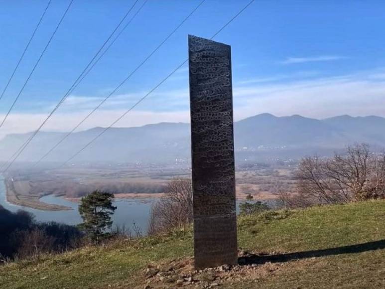 Y el misterio sigue tras el hallazgo este lunes en Rumanía de un monolito similar al descubierto en Utah.