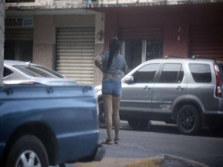 El informante de la Policía indicó que hace varios años recibieron detalles que pandilleros recluidos en las cárceles pedían les llevasen víctimas de prostitución.