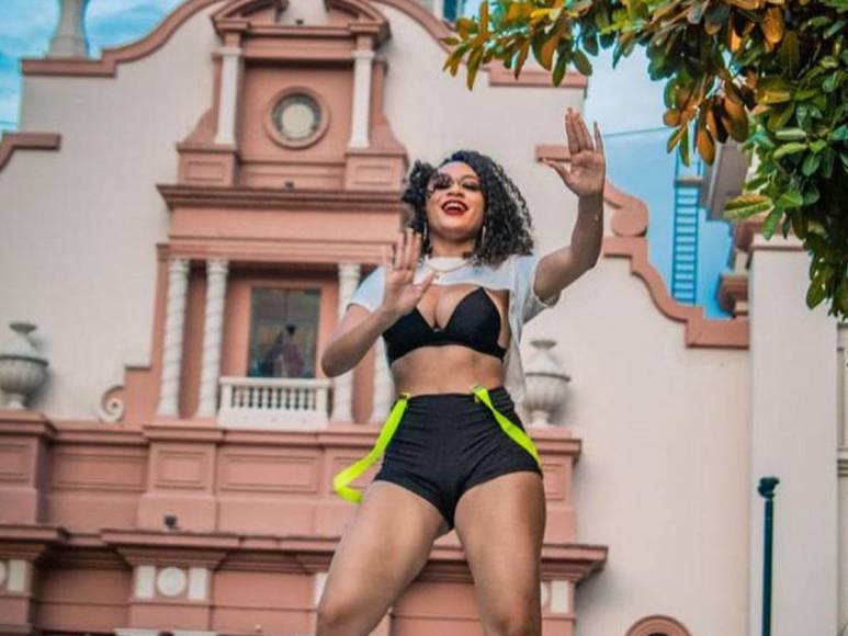 La hermosa bailarina fue conquistada por futbolista hondureño y lo reveló a través de su cuenta oficial de Instagram. 