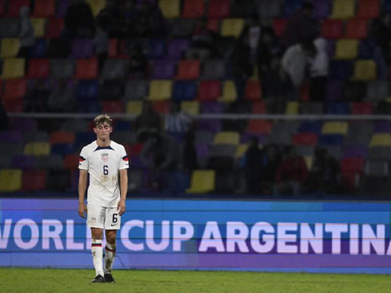 Los rostros de decepción tras quedar fuera en cuartos de final ante Uruguay a pesar de la gran campaña en el certamen.