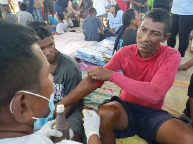 Un sobreviviente confirmó que la embarcación en la que naufragaron iba sobrecargada de pescadores.