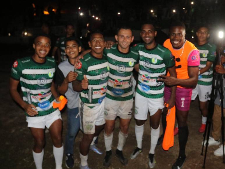 Jugadores del Juticalpa FC posando para el lente de Diario LA PRENSA.