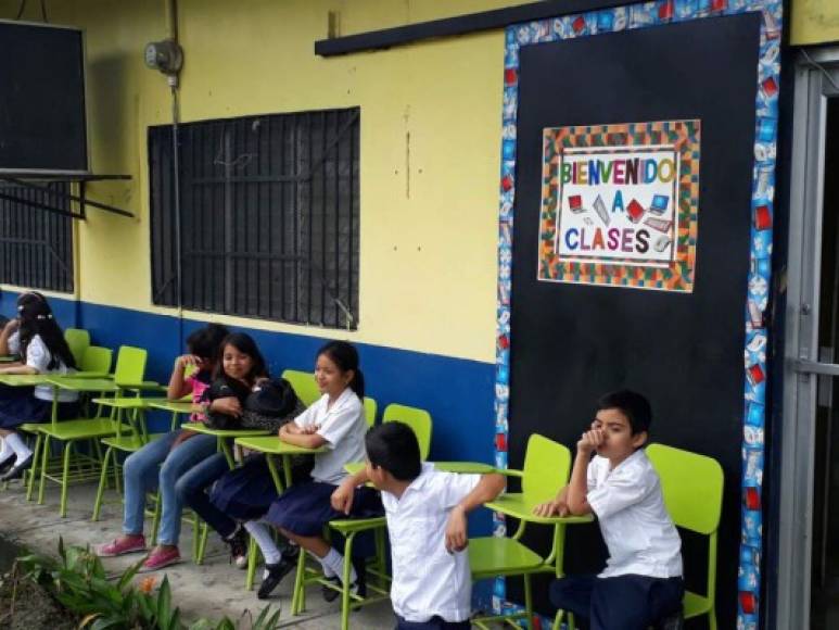 Los pequeños estudiantes esperan con variados niveles de entusiasmo el inicio del año escolar.