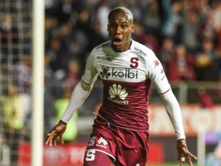 Rubilio Castillo: En Costa Rica se informa que el delantero hondureño estaría una temporada más en el Saprissa ya que se vino abajo una negociación que tenía el club tico con el cuadro Bucaramanga de Colombia.