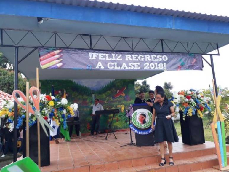 Honduras inicia hoy su año lectivo 2018 en medio de numerosos actos de inauguración. A partir de hoy, docentes y alumnos desarrollarán durante 200 días los programas escolares.