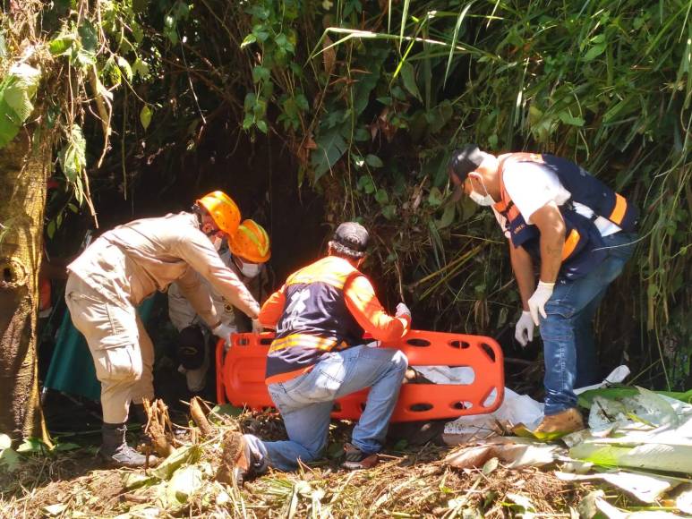 Las víctimas fueron identificadas como José Discua, su esposa, Elsa Suyapa Carodona, y sus hijas Estefany y Magaly Discua, confirmaron las autoridades. 