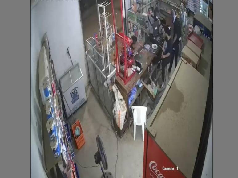 El primero video viralizado de Cristian Josué Miranda fue captado el pasado fin de semana cuando unas cámaras de seguridad lo captaron asaltando un negocio en Cofradía.