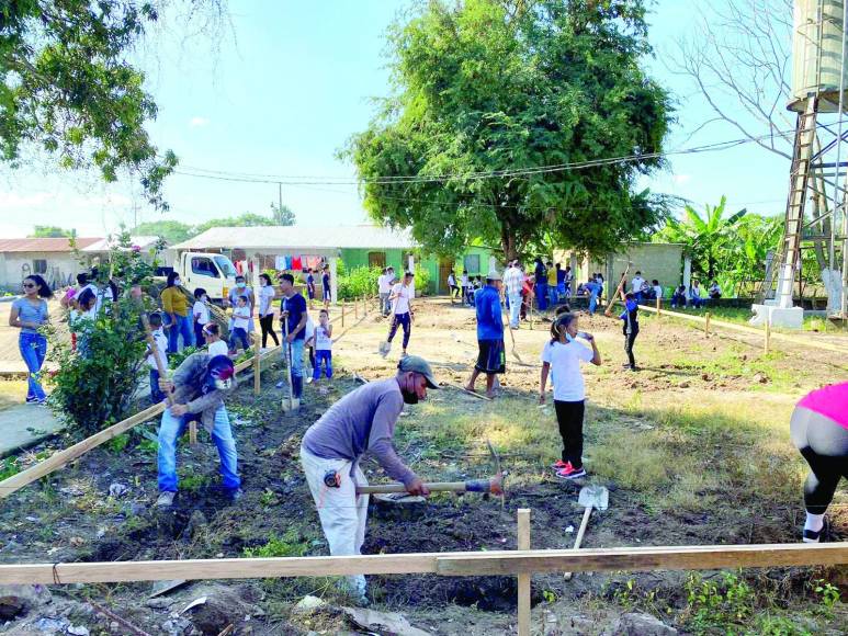 Motivado por sonrisas: Shin Fujiyama construye escuelas en Honduras