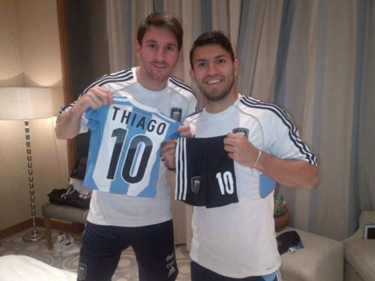 Agüero eligió a Lionel como el padrino de su hijo Benjamín; algo que replicó Messi. La relación es estrecha entre los 'cracks' rioplatenses.