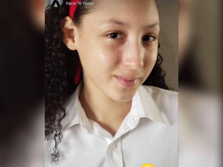 El cadáver de Madelin Zavala, una joven de 18 años, que tenía cuatro meses de embarazo, fue descubierto en un solar baldío en el barrio El Faro de Puerto Cortés, Cortés.