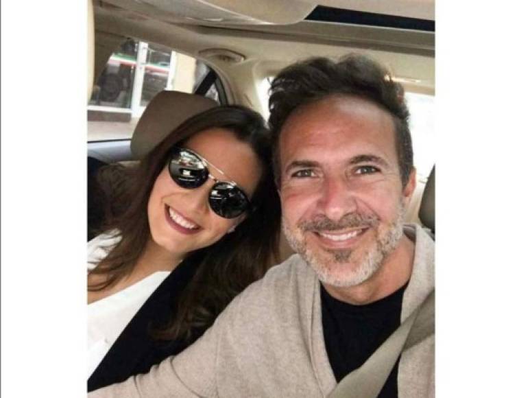 Carmen y Vicente tenían unos tres años de romance antes de comprometerse en marzo de 2018, la pareja no quiso esperar mucho y se casó tres meses después.<br/>