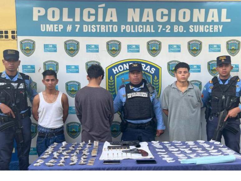 Enmarcada en la Operación Candado Valle de Sula, policías de la Unidad Metropolitana de Prevención 7 (UMEP-7) localizaron y aprehendieron a tres supuestos gatilleros de la Mara Salvatrucha (MS-13) en poder de armas de uso prohibido, permitido y droga.