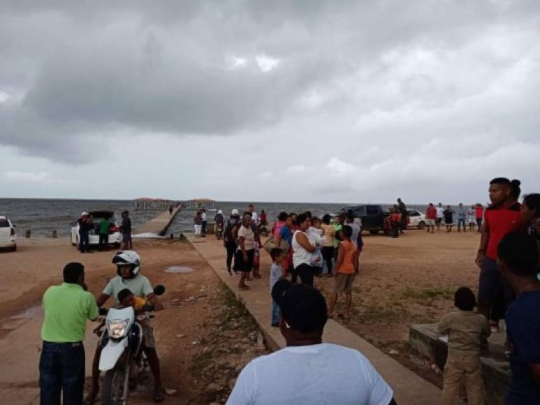 FOTOS: Hondureños en La Mosquitia huyen del potente huracán Iota