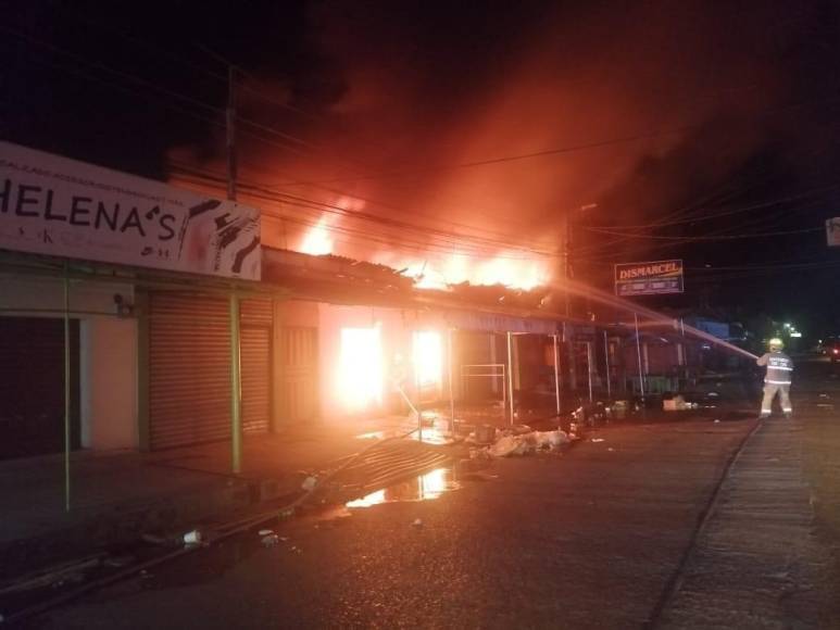 Incendio en mercado Inmaculada Concepción en Choluteca. 