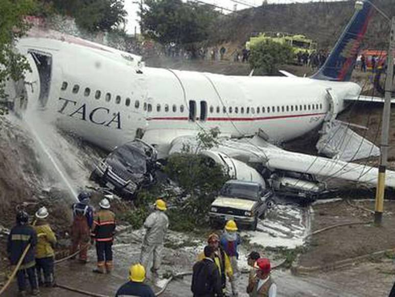 La tragedia ocurrió un 30 de mayo de 2008 luego de que el avión (vuelo 390) se salió de la pista de aterrizaje del aeropuerto Toncontín, de Tegucigalpa. 