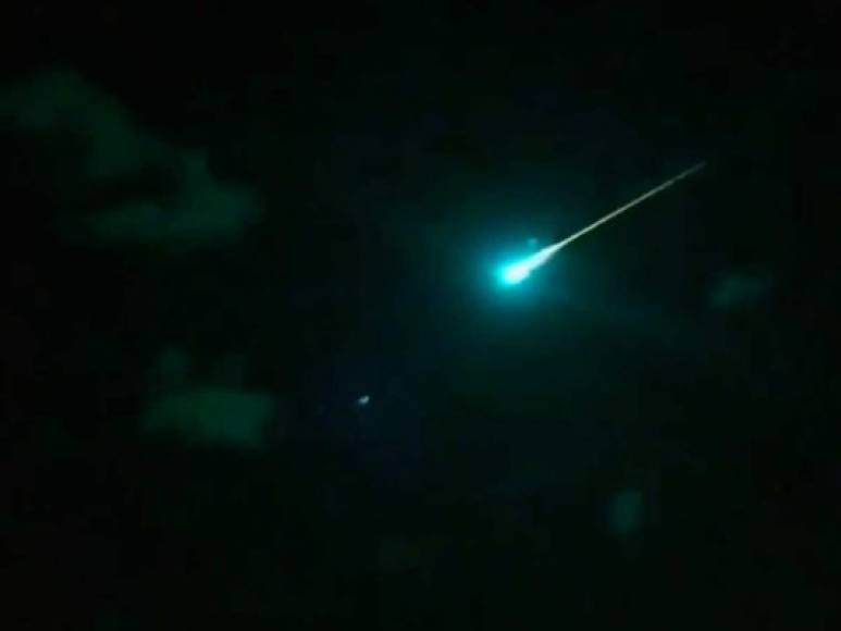 El fenómeno en cielo mexicano causó tendencia en twitter, quienes documentaron en videos y fotos el paso del meteorito por el noreste del país azteca.