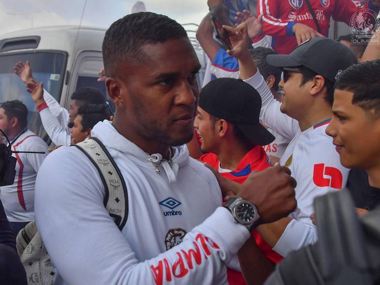 Brayan Beckeles: Finaliza su contrato con Olimpia al final del Apertura 2023. Por ahora se desconoce si seguirá en el equipo merengue.