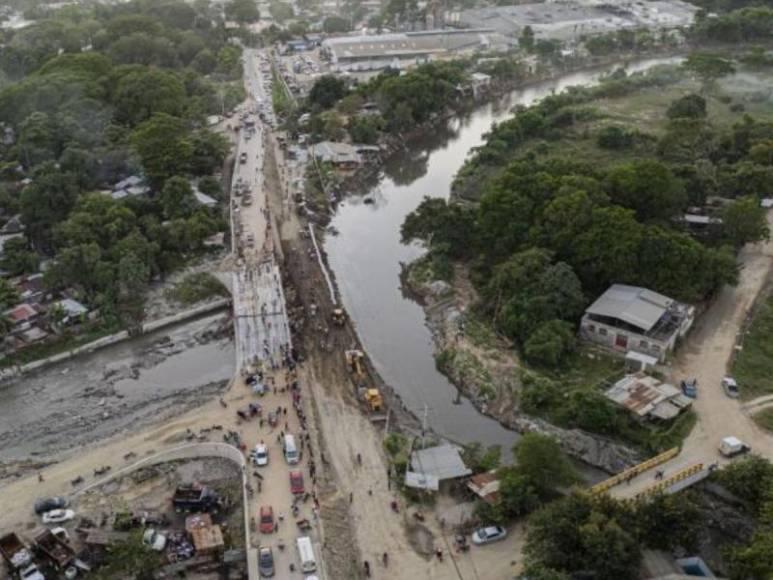 Funden losa del puente que conduce a Jucutuma
