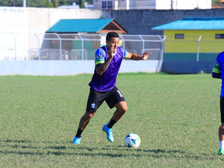 Tras el descenso con el Honduras Progreso, el volante Luis Garrido podría llegar a reforzar al club Atlético Júnior de Yoro de la Liga de Ascenso. 