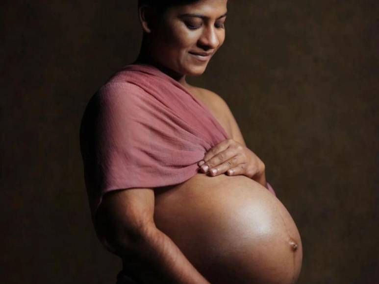 Paval asegura que es<b> </b>el primer embarazo de un hombre transgénero en la India del que tiene constancia, y el alumbramiento requerirá de una operación debido a los cambios hormonales que ha experimentado.