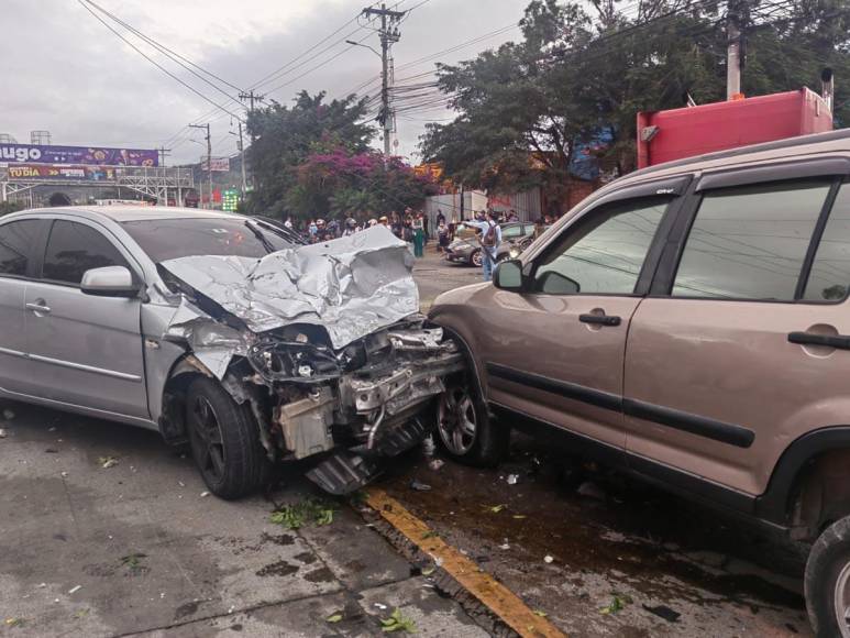 El accidente solo dejó daños materiales.