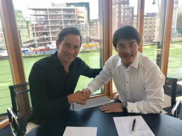 Roger Schmidt, hasta ahora entrenador del Bayer Leverkusen durante las tres últimas temporadas, ha firmado por Beijing Guoan de China un contrato por dos años y medio, que le vinculará a la entidad hasta el final de la temporada 2019 de la Superliga china.