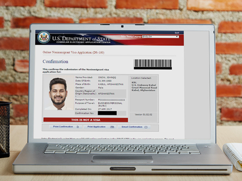1. Hoja de confirmación de la Solicitud Electrónica de Visa de No Inmigrante, formulario (DS-160) por medio de la página de la embajada <a rel="nofollow" href="https://ceac.state.gov/genniv/">https://ceac.state.gov/genniv/</a>