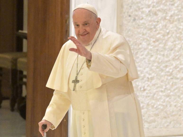 El papa Francisco celebró hoy su 87 cumpleaños con una “fiesta circense” en el Aula Pablo VI del Vaticano en la que hubo tarta y contó con la compañía de los niños y sus familias de un hospital pediátrico de la Santa Sede.