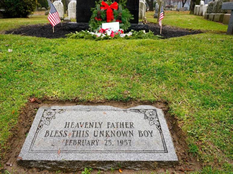 El cuerpo del niño permaneció intacto en el cementerio de Ivy Hill hasta que fue exhumado en 1998, cuando la tecnología del ADN aún era relativamente nueva.