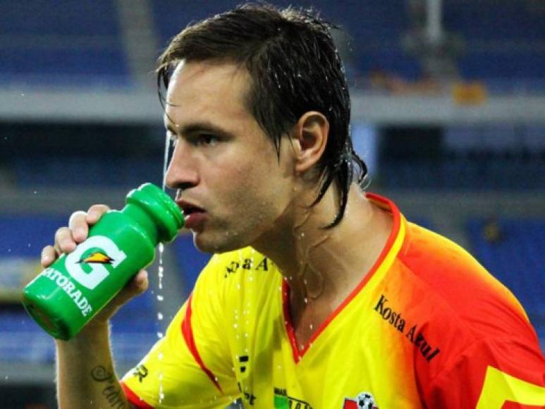 Mauro Bustamante: El delantero argentino de 29 años de edad podría llegar al Vida de La Ceiba para la próxima campaña. Actualmente milita en el Nacional Potosí de la primera división de Bolivia.