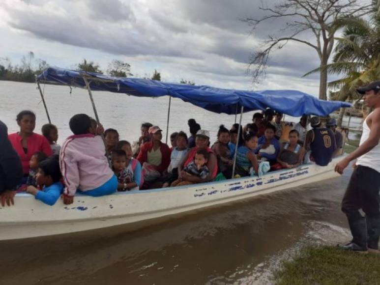 Miles huyen de Bilwi en Nicaragua, la zona devastada por Eta que recibirá el impacto de Iota