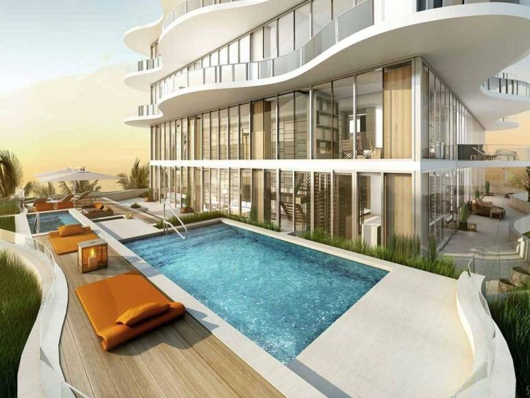 Cuenta con grandes ventanales con acceso a la terraza, que permiten disfrutar de la luz natural, además de unas vistas espectaculares del mar y de Miami.