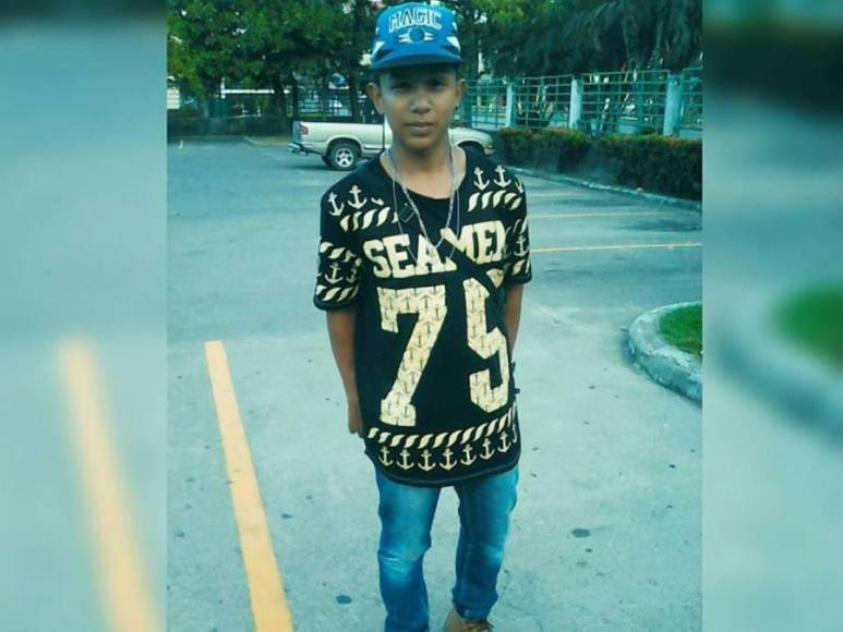 El joven fue recogido en la vía por un tercero que lo llevó al hospital regional de Atlántida de La Ceiba. Los médicos, mediante el celular del joven, contactaron y dieron la peor noticia a su madre, quien tiene tres meses de haberse ido a Estados Unidos para buscar un mejor futuro para sus cinco hijos. Primos, tíos y hermanos se movilizaron al hospital.