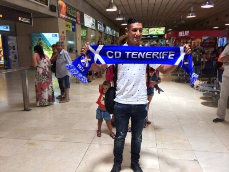 Bryan Acosta ya se encuentra en Tenerife para incorporarse al equipo canario. El club blanquiazul dio a conocer que el mediocampista hondureño realizará las pruebas médicas este viernes.