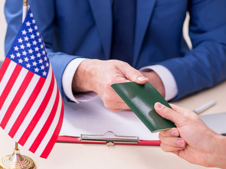 Estados Unidos es de los países dónde más se solicitan visas y las más recurrentes es para viajar como visitante que es la visa (B-1) y para disfrutar o tratamiento médico es la (B-2).