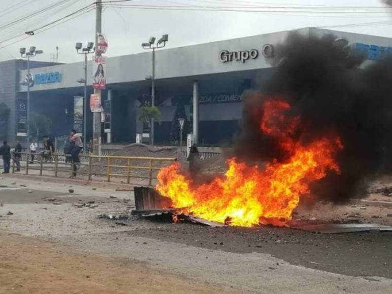 Sobre las violentas manifestaciones en las calles luego del cuestionado proceso electoral, la Fiscalía afirma que algunos de los hondureños que generaban caos habían sido contratados por Juan Orlando Hernández.