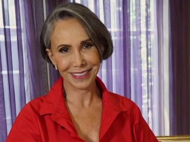 Entre dimes y diretes, muchos internautas han señalado directamente a Florinda Meza (viuda del comediante) como la responsable de obstaculizar la transmisión de dichos programas donde ella misma tiene participaciones estelares.