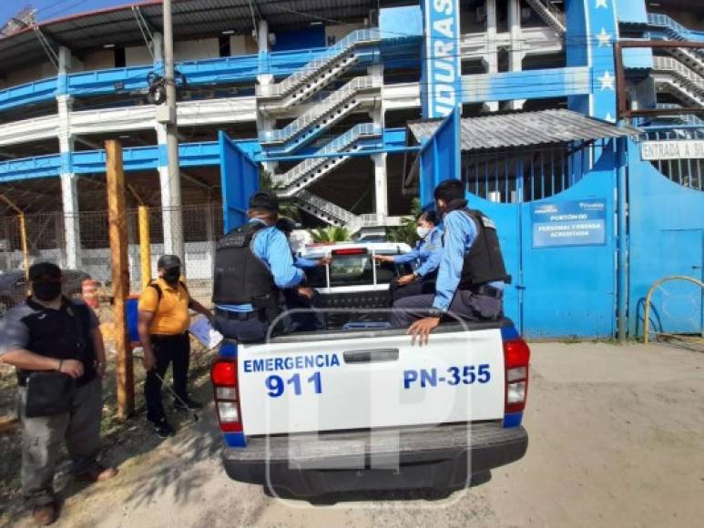 La Policía Nacional llegó temprano al estadio Olímpico Metropolitano para brindar seguridad en el partido tras el anuncio del Real España.