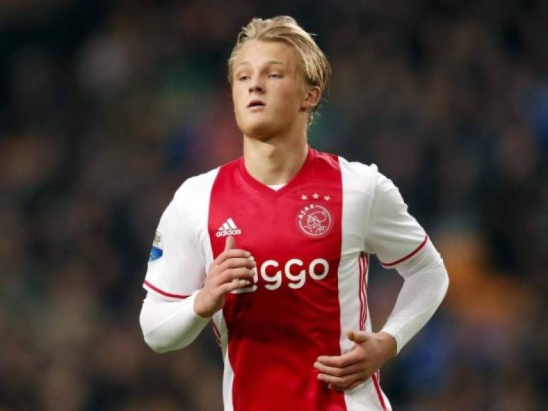 Kasper Dolberg debutó como profesional el 17 de mayo de 2015. Además del Ajax, destacó anteriormente en el club Silkeborg de Dinamarca. Hoy suena para reforzar la ofensiva del Real Madrid.