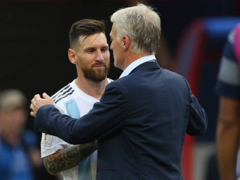 Didier Deschamps, entrenador de Francia, sorprendió al llegar a consolar a Messi tras eliminarlo.
