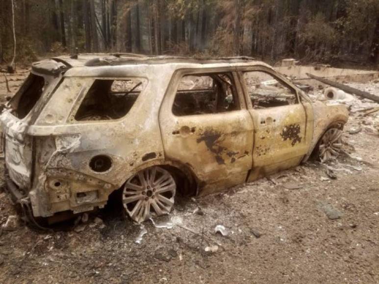 Las evacuaciones precipitadas provocaron situaciones a veces increíbles. Con solo 14 años, Rubén Navarrete tuvo que tomar el volante por primera vez en su vida, lanzándose en plena noche por una angosta carretera de montaña en California para escapar de las llamas.