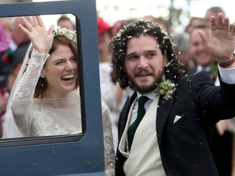 Harington negó que entre ellos hubiese algo más. “Rose y yo somos muy cercanos y muy buenos amigos. Y seguimos siéndolo, de hecho. Ella es maravillosa, pero no, nada de amor”, dijo a el actor al tabloide británico The Standard. Después retomaron su camino juntos, en 2016 se hizo oficial y en junio de 2018, se dieron el sí quiero.